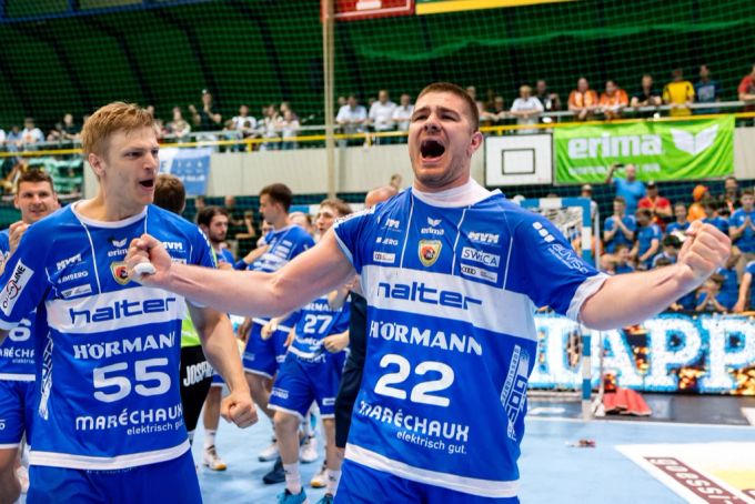 Grosse Freude beim HC Kriens-Luzern nach dem Sieg gegen die Kadetten. HC Kriens-Luzern