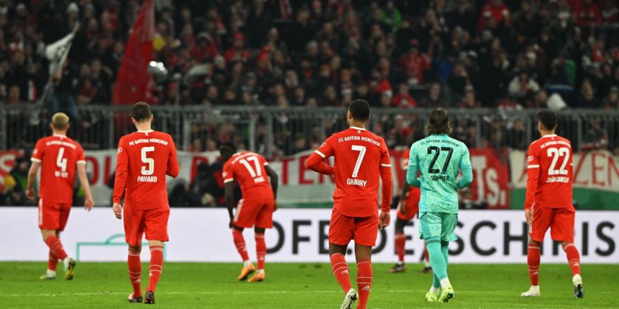 Für die Bayern ist der Traum von drei Titeln in dieser Saison geplatzt.