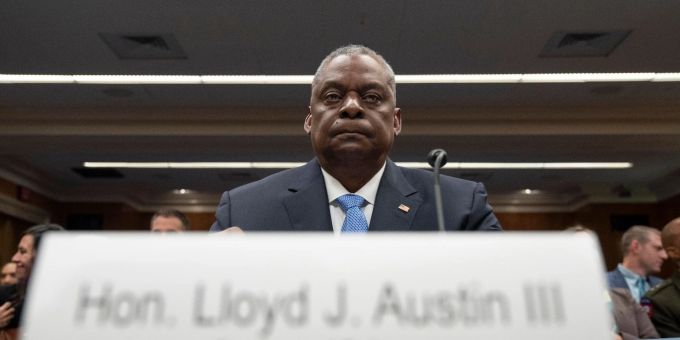 US-Verteidigungsminister Lloyd Austin schickt eine Warnung Richtung China. US-Verteidigungsminister Lloyd Austin schickt eine Warnung Richtung China.