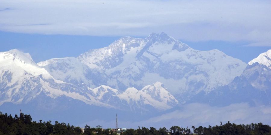 Schnee liegt auf dem Gipfel des Kangchendzönga. Der bekannte Bergsteiger Luis Stitzinger wurde dort tot gefunden.