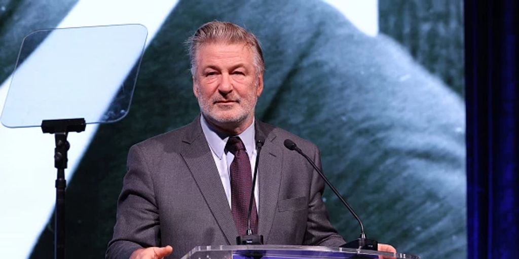 “Alec Baldwin’s Controversial Behavior at Pen America Gala Shocks Attendees”