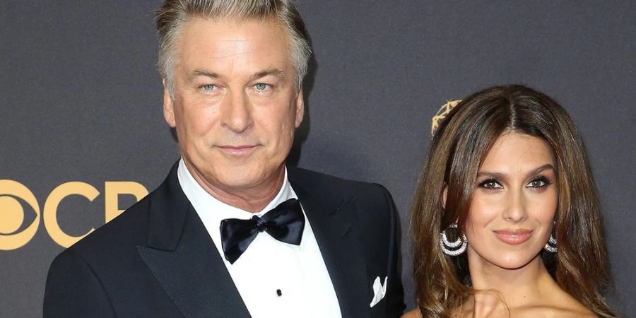 Alec Baldwin und Gattin Hilaria können erstmal aufatmen.