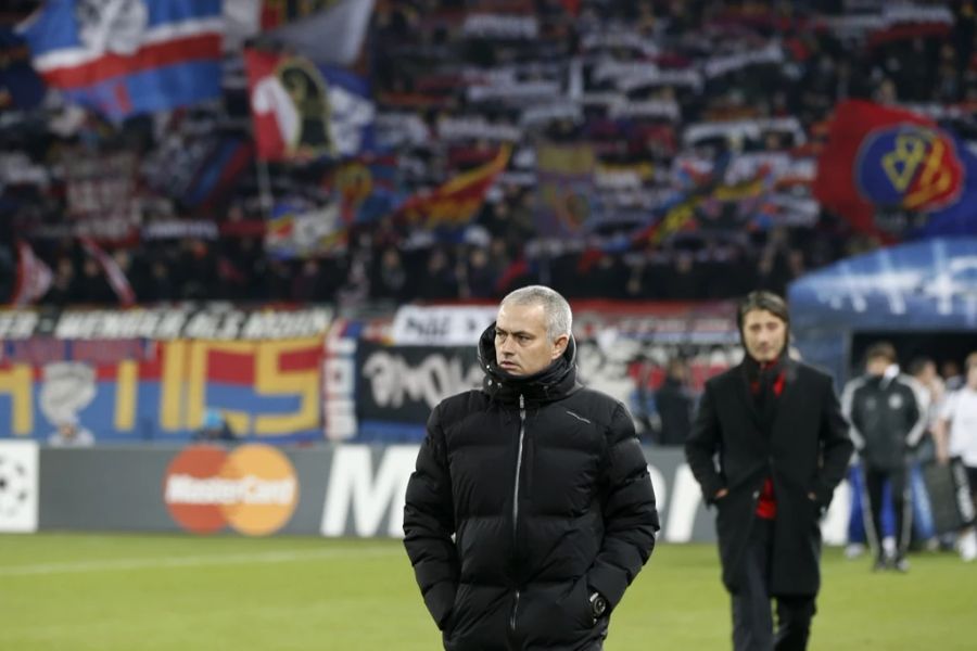 Chelsea-Coach José Mourinho unterliegt mit den Londonern Murat Yakins FCB.