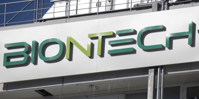 Für Pharmahersteller BioNTech sind Milliardengewinne erstmals Vergangenheit. biontech aktie