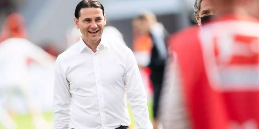 Gastiert mit Leverkusen bei Celtic Glasgow: Bayer-Coach Gerardo Seoane. Foto: Marius Becker/dpa