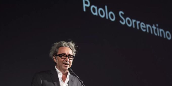 Der italienische Filmregisseur Paolo Sorrentino zeigt Schalk: Am 17. Zurich Film Festival erhielt er am Mittwoch den «A Tribute to»-Award für sein Lebenswerk. 1970 geboren, zählt er sich indes immer noch zu den jungen italienischen Regisseuren - und hofft auf weitere Auszeichnungen. Der italienische Filmregisseur Paolo Sorrentino zeigt Schalk: Am 17. Zurich Film Festival erhielt er am Mittwoch den «A Tribute to»-Award für sein Lebenswerk. 1970 geboren, zählt er sich indes immer noch zu den jungen italienischen Regisseuren - und hofft auf weitere Auszeichnungen.