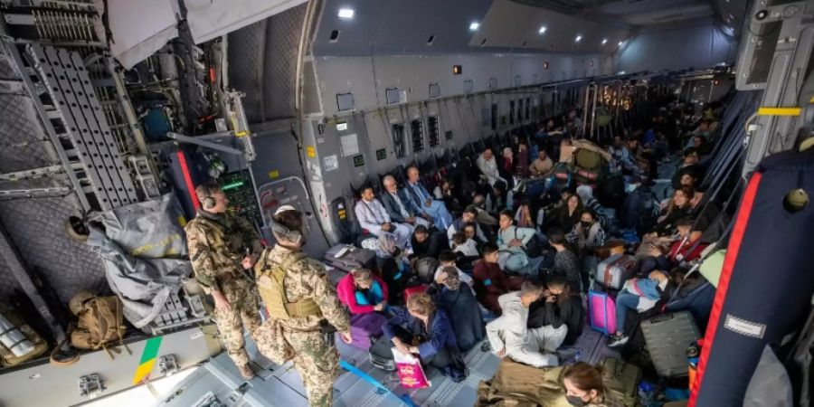 Ein Evakuierungsflug der deutschen Bundeswehr.