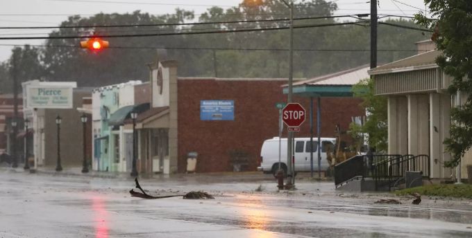 In Palacios, Texas, spürt man die Auswirkungen von Hurrikan «Nicholas». Tropical Weather