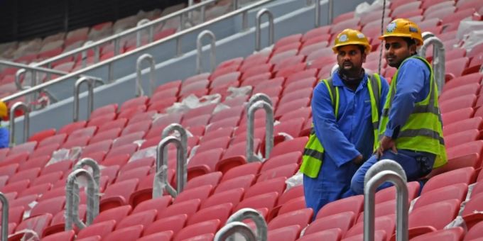Bauarbeiter in Fussballstadion in Katar Bauarbeiter in Fussballstadion in Katar