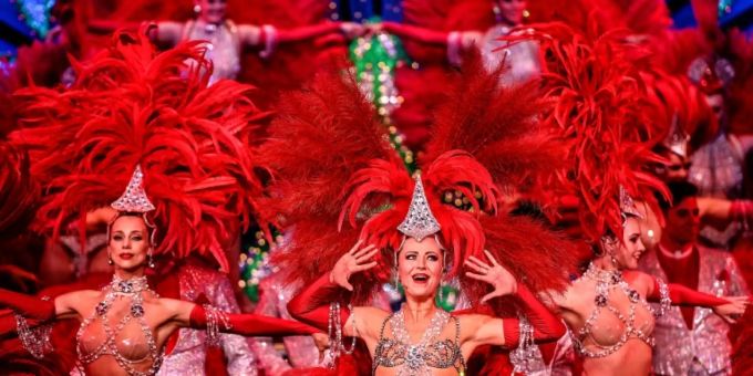 «Wir sind alle aufgeregt. Aber wir haben uns schnell wieder eingefunden», sagte Cancan-Tänterin Mathilde Tutiaux. Moulin Rouge