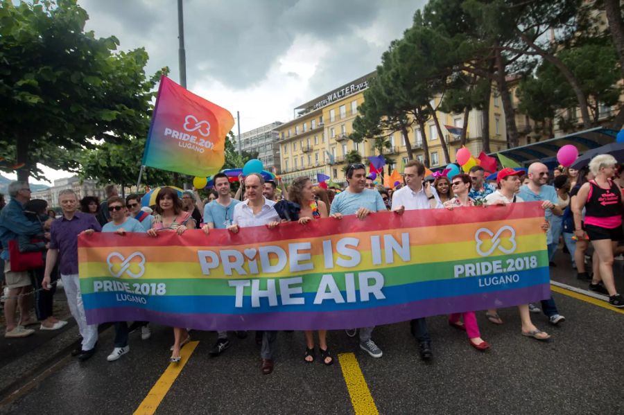 Das bessere Bellinzona? Teilnehmer der Gay Pride Parade am Samstag, 2. Juni 2018, entlang der Seepromenade in Lugano.