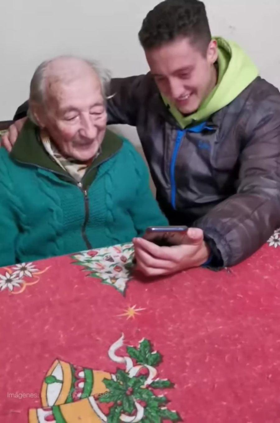 Lionel Messi macht einem 100-jährigen Fan eine grosse Freude.