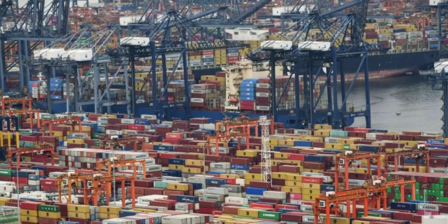Hafen von Yantian im Juni
