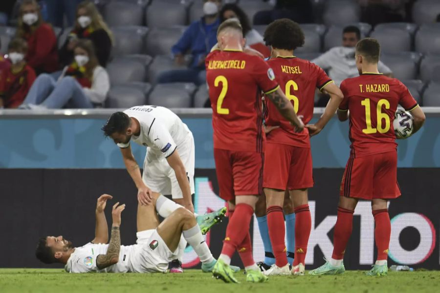 Leonardo Spinazzola liegt im Viertelfinal gegen Belgien auf dem Platz.