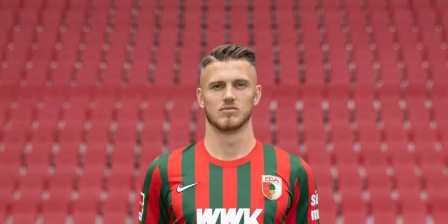 Der FC Augsburg befürchtet einen Ausfall von Jeffrey Gouweleeuw. Foto: Klaus Rainer Krieger/FC Augsburg/dpa