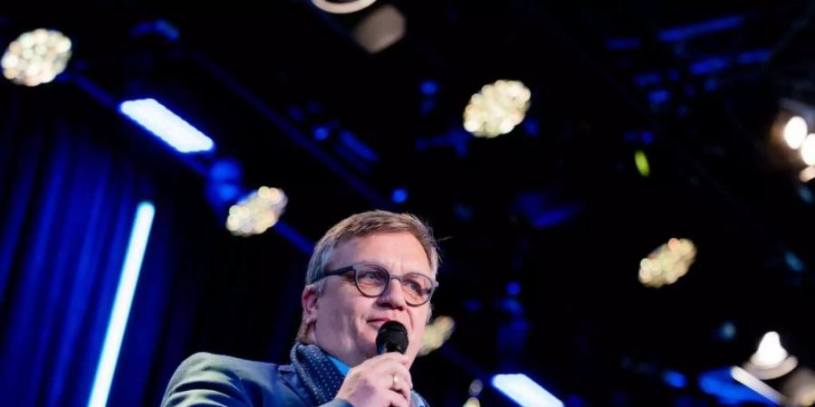 Hape Kerkeling, Moderator und Autor, steht im Rahmen des internationalen Literaturfests Lit.Cologne auf der Bühne im Tanzbrunnen. Foto: Rolf Vennenbernd/dpa