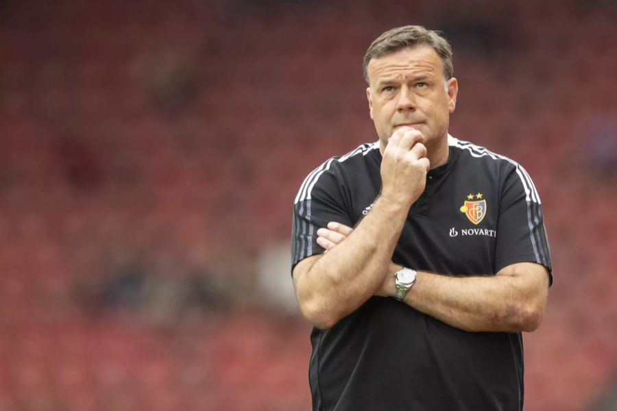 Der Coach fordert von seiner Mannschaft ein hohes Pressing und ein aggressives Spiel gegen den Ball.