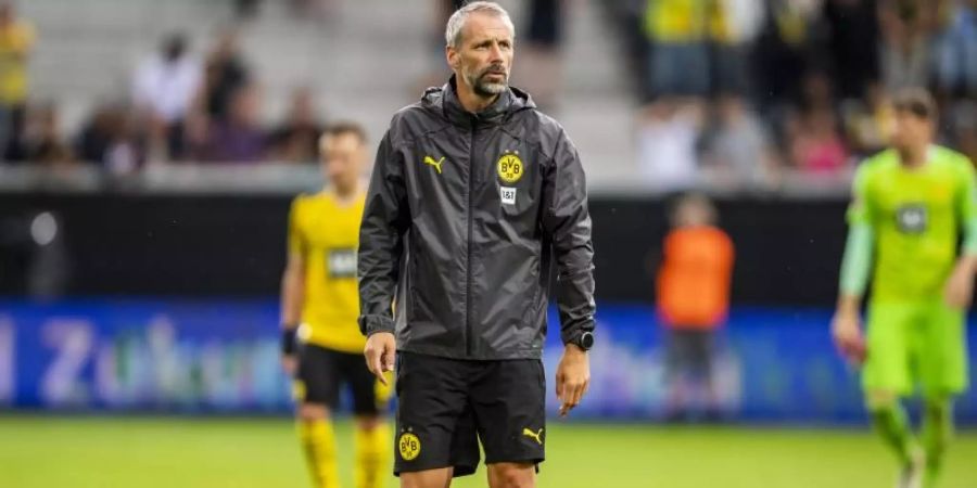 Der neue BVB-Trainer Marco Rose ist mit seinem Team im DFB-Pokal gefordert. Foto: David Inderlied/dpa