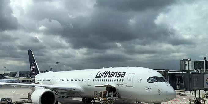 Die Lufthansa-Airline-Gruppe baut das Flugangebot trotz Corona-Reisebeschränkungen weiter aus. Lufthansa