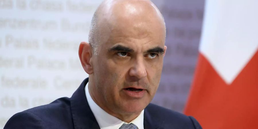 Gesundheitsminister Alain Berset empfiehlt, dass die Kantone flächendeckend an den Schulen regelmässige Corona-Tests durchführen. (Archivbild)