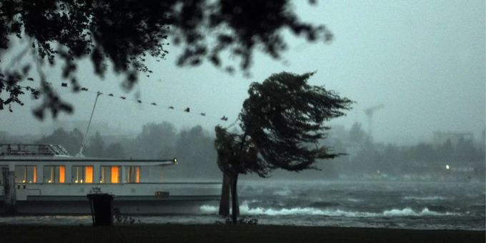 Am Samstag herrscht auf der Alpennordseite Potenzial für kräftige Gewitter. wetter gewitter luzern