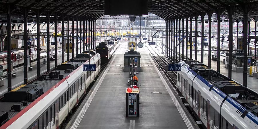Wegen einer Stellwerkstörung fuhren am Abend im Bahnhof Luzern während einer halben Stunden keine Züge mehr. (Archivbild)