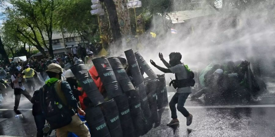 Demonstranten trotzen den Corona-Einschränkungen