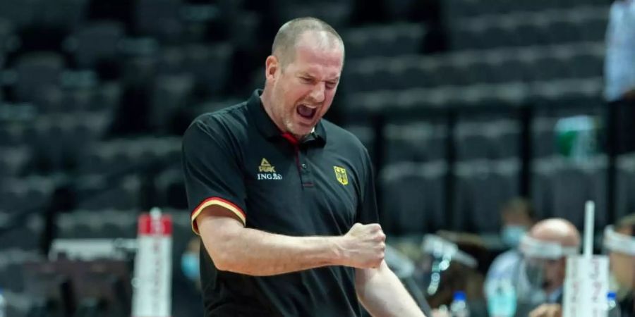 Will mit einem Seig gegen Kroatien die Tokio-Träume der deutschen Basketballer am Leben erhalten: Bundestrainer Henrik Rödl. Foto: Tilo Wiedensohler/dpa