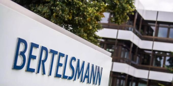 Ein Schild mit dem Logo von Bertelsmann steht vor der Zentrale. Bertelsmann gibt seine Halbjahreszahlen bekannt. Foto: Lino Mirgeler/dpa Ein Schild mit dem Logo von Bertelsmann steht vor der Zentrale. Bertelsmann gibt seine Halbjahreszahlen bekannt. Foto: Lino Mirgeler/dpa