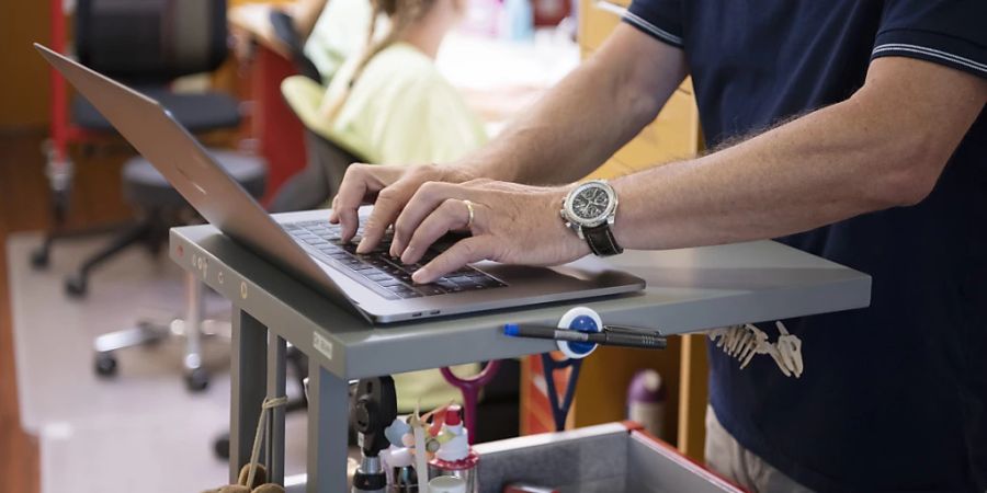 Die Zukunft ist elektronisch: Der Bundesrat will das Patientendossier weiter verbreiten. (Themenbild)