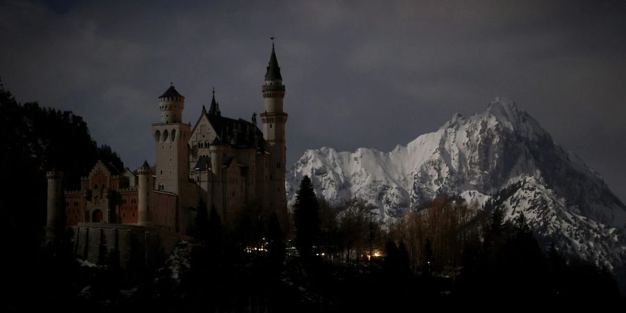 Auch das Schloss Neuschwanstein nahm im Jahr 2021 an der «Earth Hour» teil.