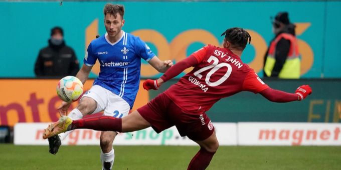 Not-Hoden-OP - Darmstadt-Star fällt nach Tritt zwischen Beine aus
