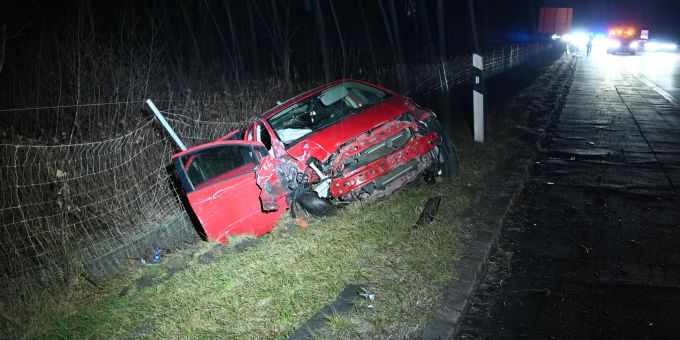 Buchs: Lenkerin landet im Wiesenbord. Buchs: Verletzte Autofahrerin nach Selbstunfall