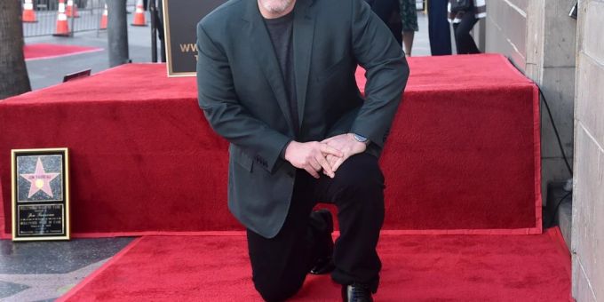 Jon Favreau ist auf dem berühmten Hollywood Walk of Fame mit einem Stern geehrt worden. Jon Favreau ist auf dem berühmten Hollywood Walk of Fame mit einem Stern geehrt worden.