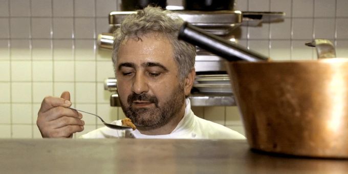 Spitzenkoch Guy Savoy in der Küche Guide Michelin