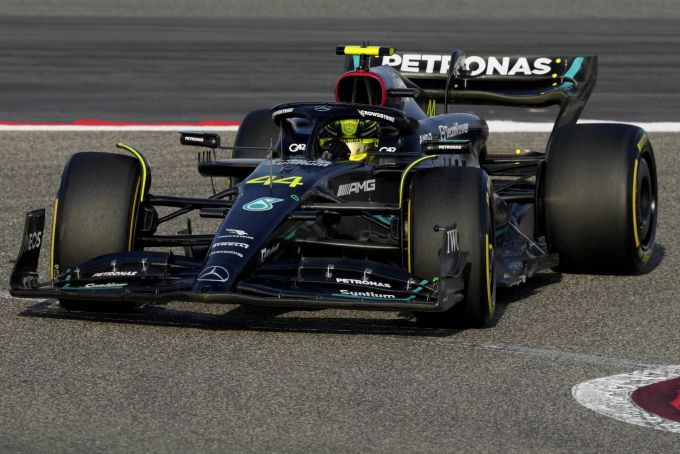 Lewis Hamilton (Mercedes) beim Vorsaison-Test der Formel 1 in Bahrain. Lewis Hamilton Mercedes Bahrain