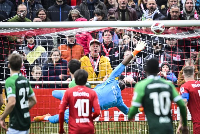 Der erst 18-jährige Noe Hollenstein schiesst den FC Winterthur bei seinem erst dritten Super-League-Einsatz zum Sieg. Noe Holenstein