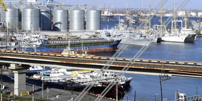 Getreidesilos im Hafen von Odessa. Odess