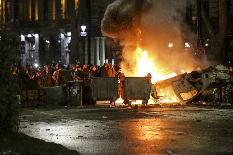 In der georgischen Hauptstadt Tiflis ist es zu heftigen Demonstrationen gekommen.