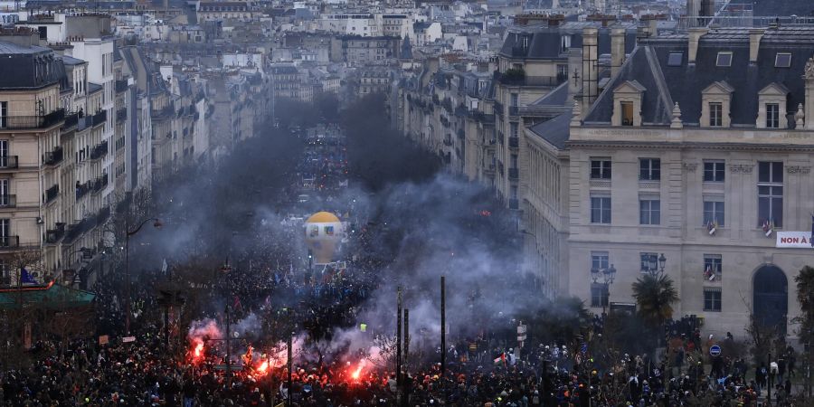 APTOPIX France Pension Protests