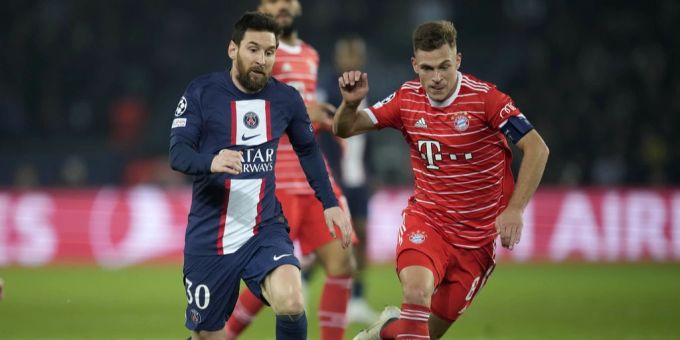 Lionel Messi (l) im Zweikampf mit Bayerns Joshua Kimmich. lionel messi