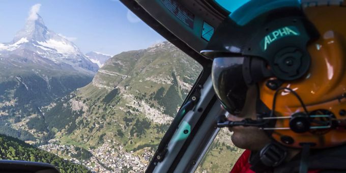 Berufspiloten sollten bis zum Alter 65 in einem Einzelcockpit Personen gewerbsmässig herumfliegen dürfen, findet der Nationalrat. Laut EU-Recht müssten sie mit 60 aufhören. (Archivbild) Berufspiloten sollten bis zum Alter 65 in einem Einzelcockpit Personen gewerbsmässig herumfliegen dürfen, findet der Nationalrat. Laut EU-Recht müssten sie mit 60 aufhören. (Archivbild)