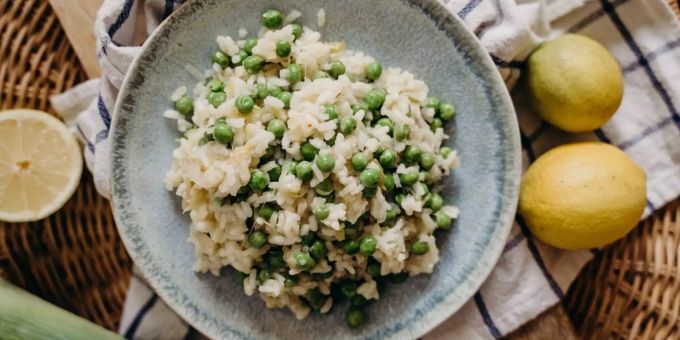 Risi e Bisi: Ein einfaches und gesundes Gericht. Reis und Erbsen