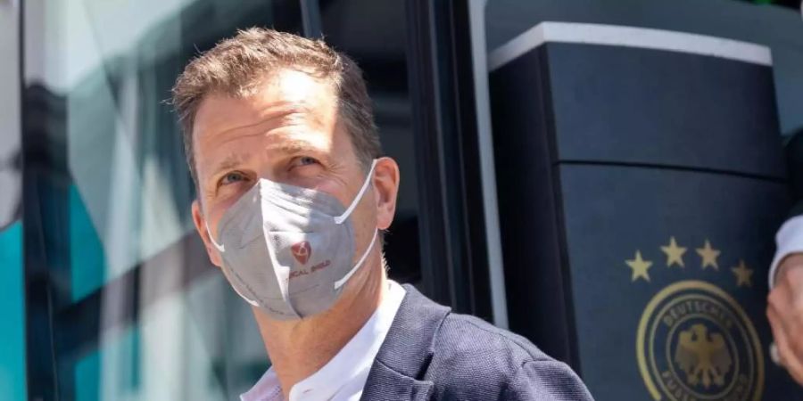 Vermisst einen klassischen Mittelstürmer im DFB-Team: Oliver Bierhoff. Foto: Peter Kneffel/dpa