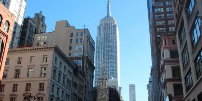 In der Corona-Pandemie wird auch das Empire State Building in New York zum Impfzentrum. new york