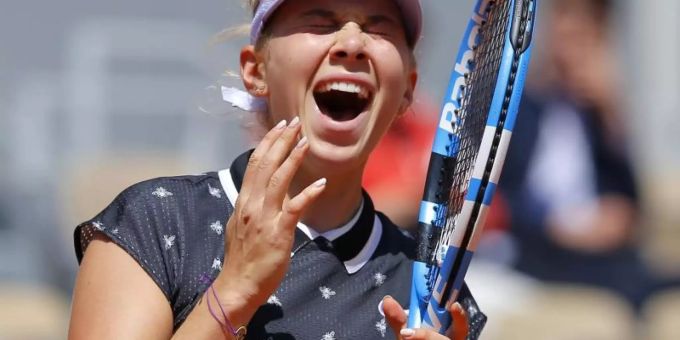 US-Teenagerin Amanda Anisimova hat bei den Franch Open Titelverteidigerin Simona Halep besiegt. Foto: Michel Euler/AP Amanda Anisimova Simona Halep