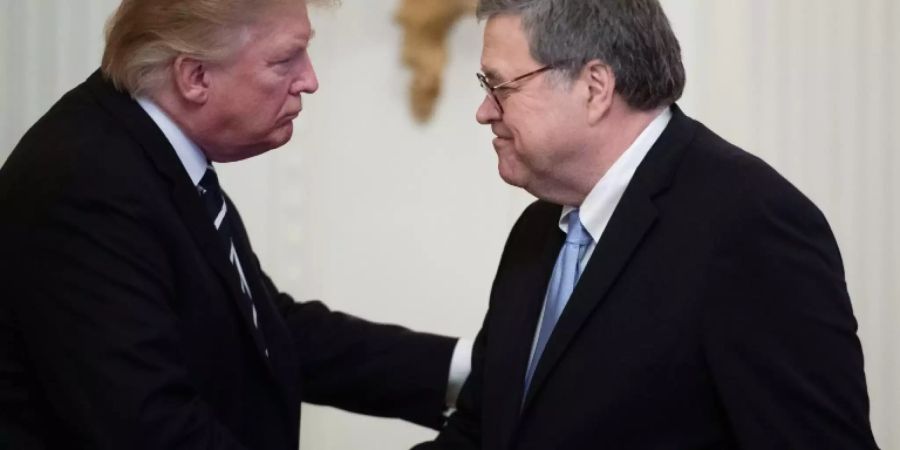 US-Präsident Trump (l.) und Justizminister Barr