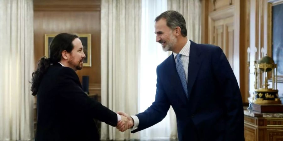 König Felipe VI. (r.) mit Podemos-Chef Iglesias