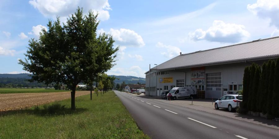 Die Bielstrasse in Richtung Aarberg nach Kappelen.