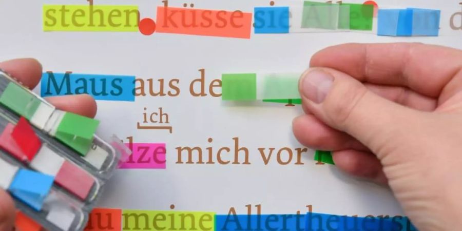 Was kommt heraus, wenn Künstliche Intelligenz Texte verfasst? Zum Beispiel ein Gedicht. Foto: Patrick Pleul